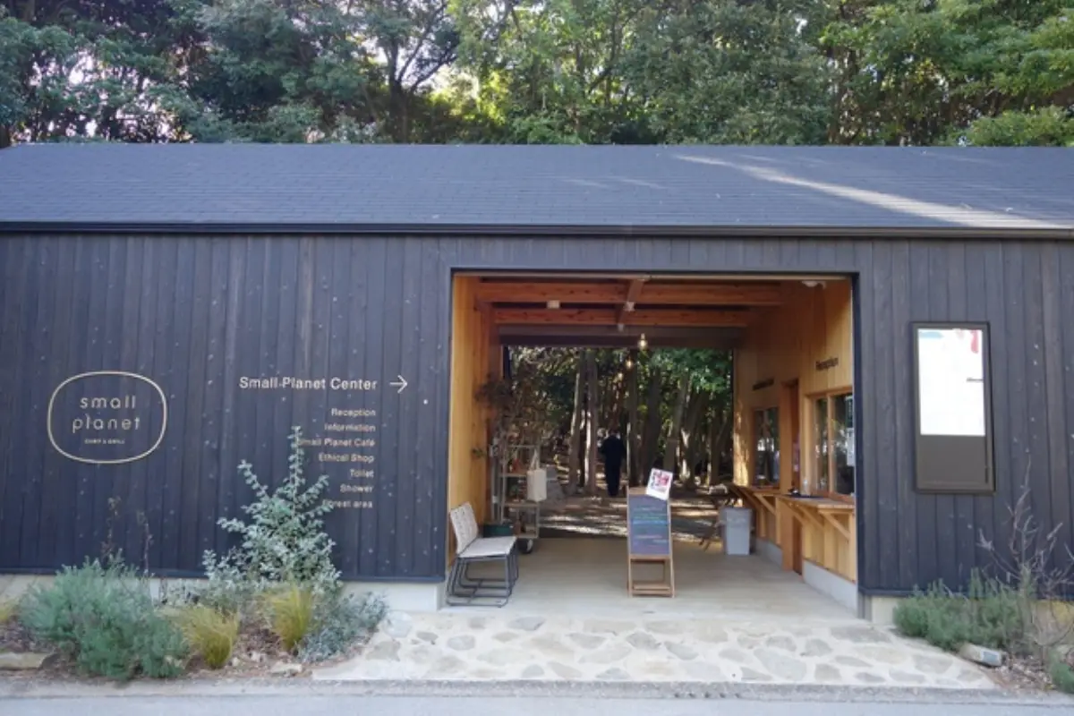 small planet CAMP&GRILLのセンター棟外観